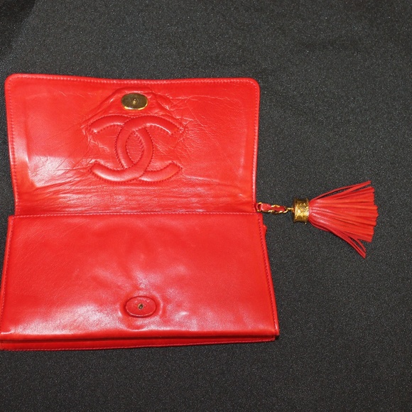 CHANEL Rare Vintage Red Sequin Leather Clutch - Picture 3 of 8